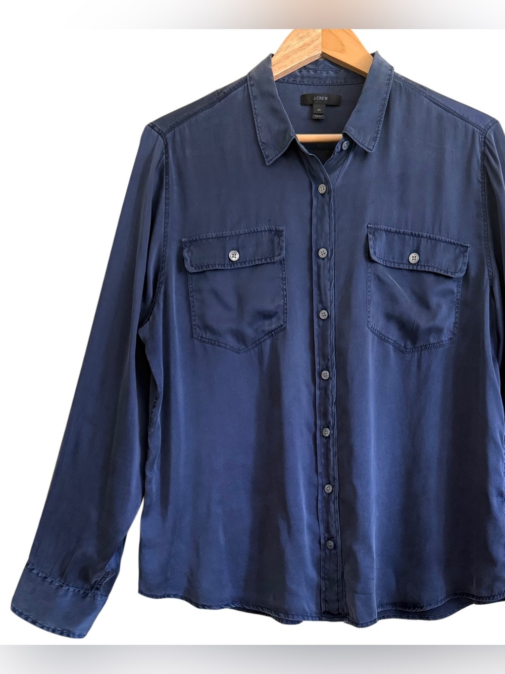 J. Crew 100% Silk Preppy Business Casual Lightweight Chic Button Down Shirt 14 - Picture 3 of 10